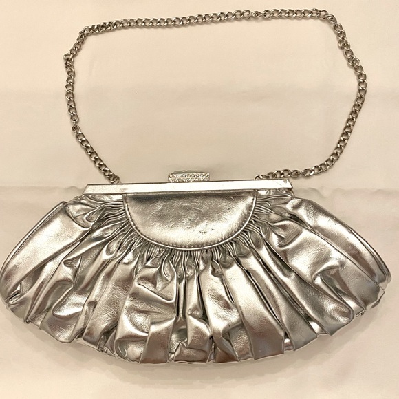 Le Chateau evening clutch with chain shoulder strap - Picture 3 of 6